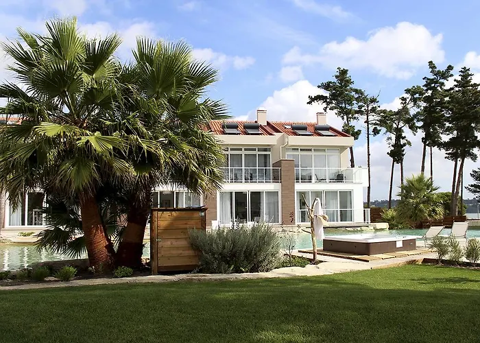 アパートホテル Lagoon Wellness Retreat (adults Only) 3*